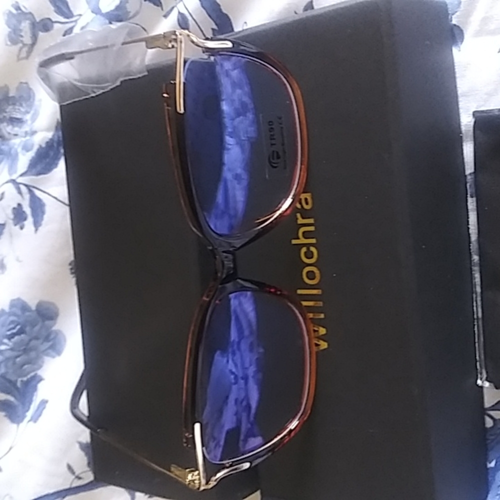 Brown ombre and gold lightweight reading glasses